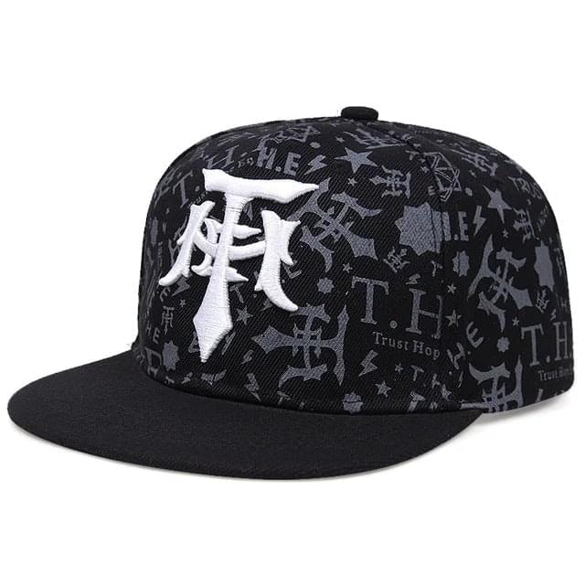 Eprolo LUXENK© snapback cap with adjustable strap, black fabric with flat brim and embroidered logo, front view.