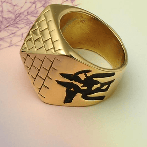 Silver LUXENK© "Horus Eye" ring with engraved Horus eye design, featuring detailed craftsmanship and symbolic Egyptian motifs.