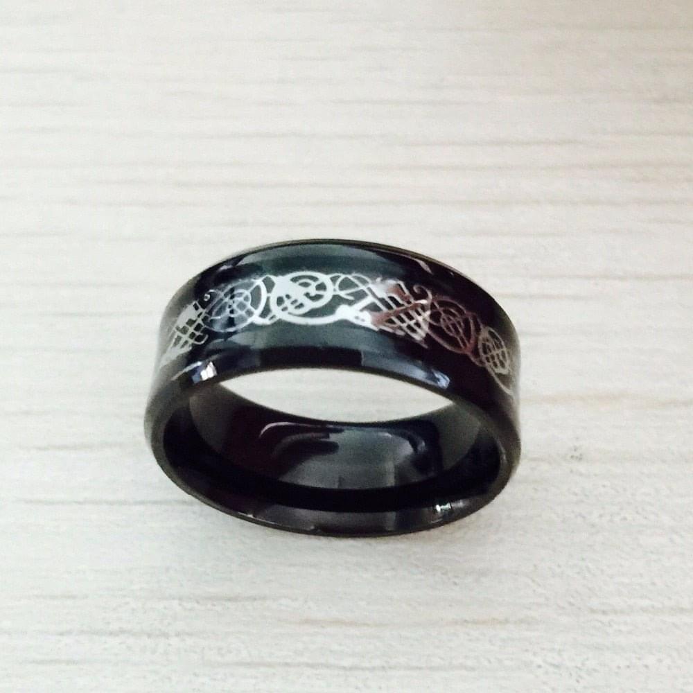 Close-up of the LUXENK© "Nibelung" ring by eprolo, featuring intricate design and polished silver finish.