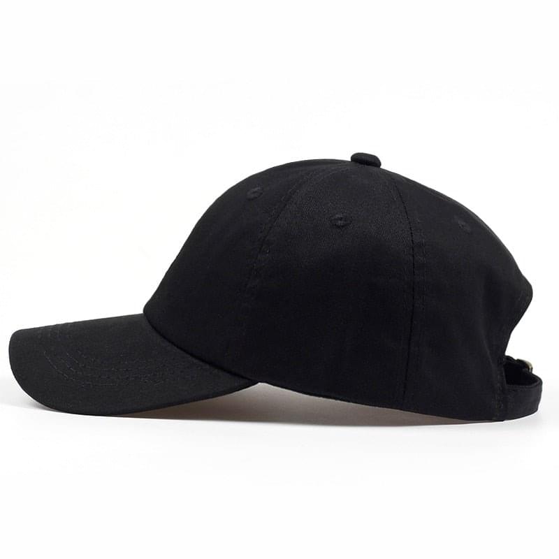 Black "Uchiha" cap by LUXENK© featuring the Uchiha clan logo, adjustable strap, and embroidered design for fans of Naruto.
