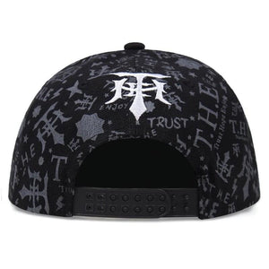 Eprolo LUXENK© Snapback cap with flat brim and adjustable strap, black and white design, front embroidered logo.