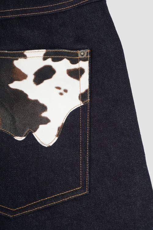 Close-up of LUXENK© Cow Pocket denim jeans by Hideout, showing the cow-shaped pocket detail on the stylish blue bottoms.
