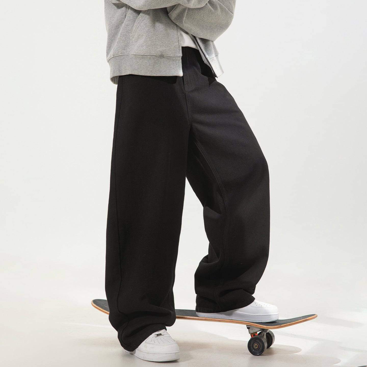 Dark blue LUXENK "Easy Fit" jeans by eprolo, showcasing a casual fit with classic five-pocket styling and belt loops.