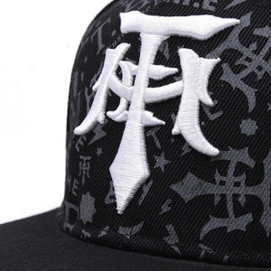 Eprolo Luxenk snapback cap featuring a flat brim and adjustable strap, with a stylish black design and embroidered logo.