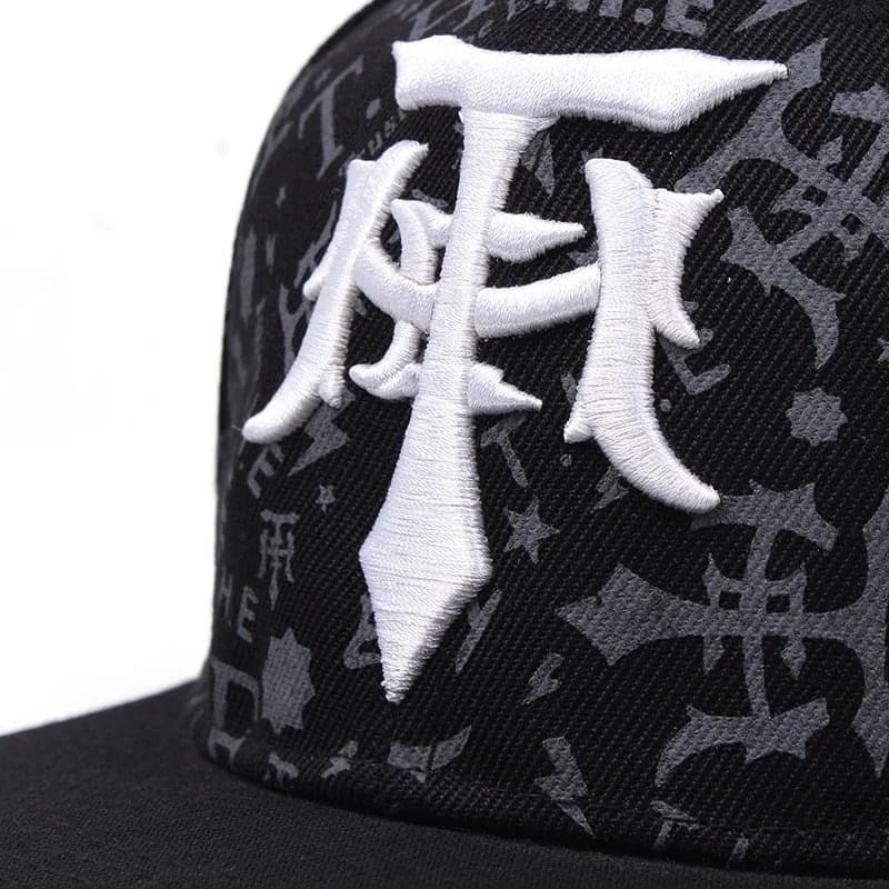 Eprolo Luxenk snapback cap featuring a flat brim and adjustable strap, with a stylish black design and embroidered logo.