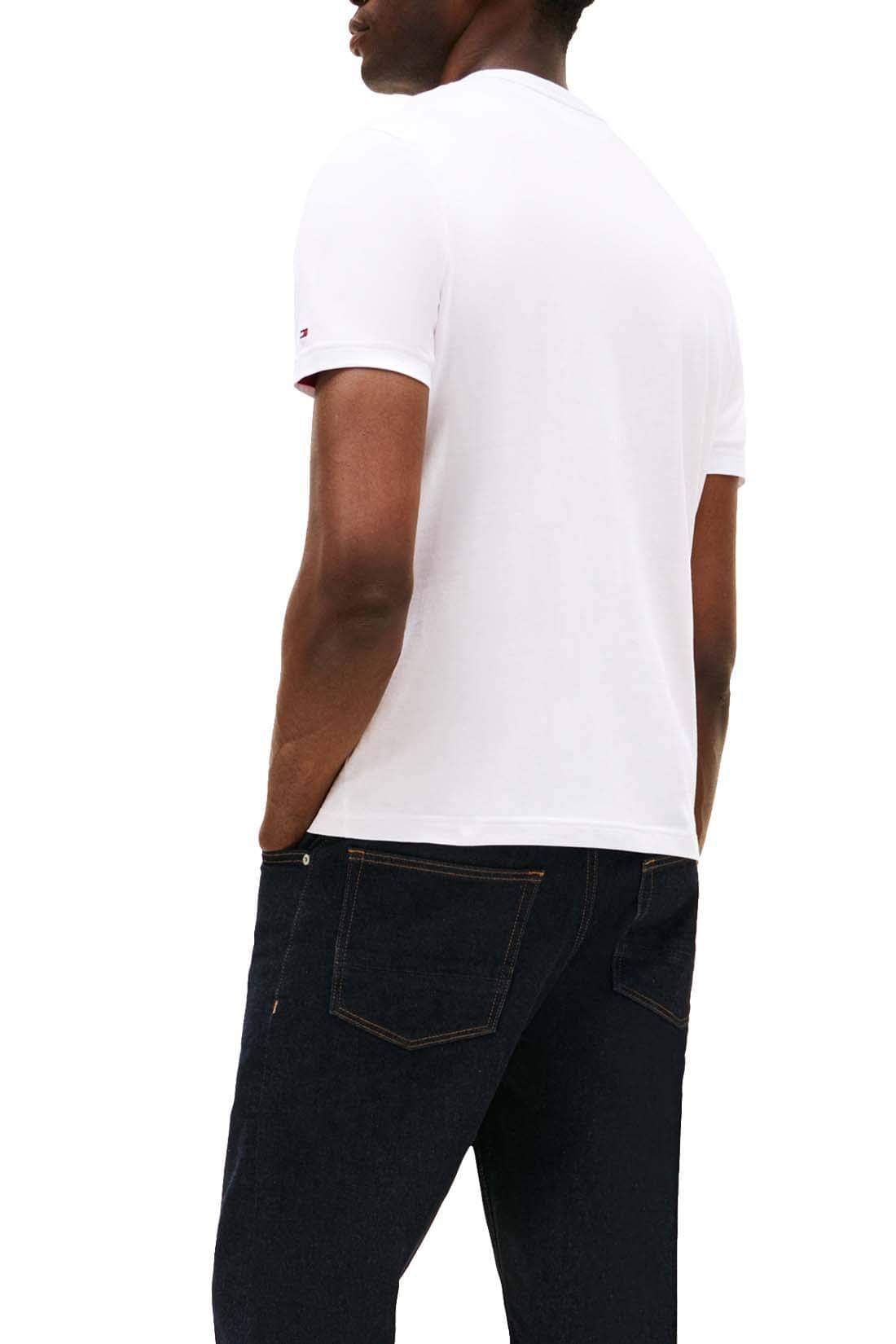White Tommy Hilfiger men's short-sleeve T-shirt with logo on the chest, size L, casual and stylish for everyday wear.
